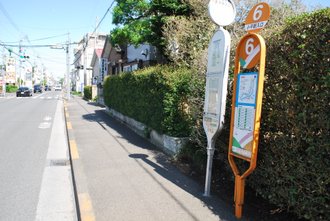 小平駅入口停留所（こだいらえきいりぐちていりゅうじょ）〔津田公民館・図書館方面]